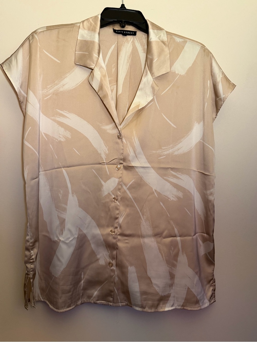Vince Camuto Beige & White Satin Button-Up Blouse